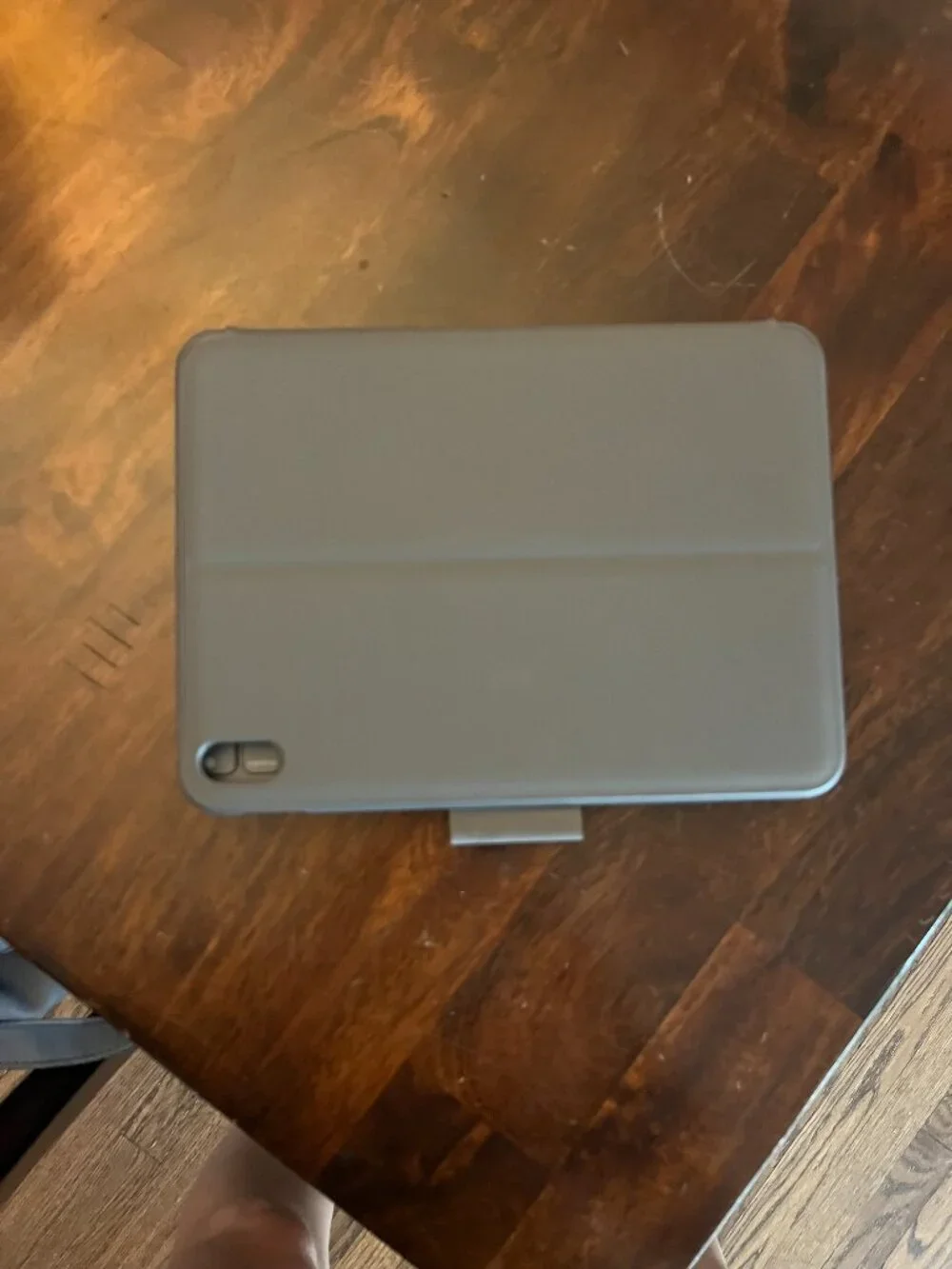 Logitech Slim Folio iPad 10th Gen & A16 Wireless Keyboard Integrated Blutetooth